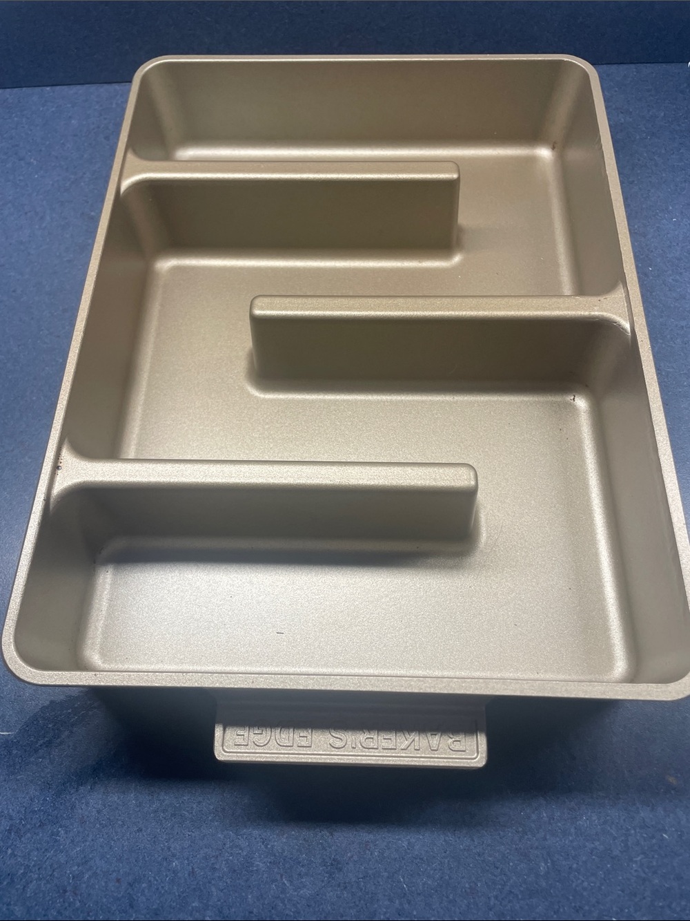 Bakers edge brownie pan